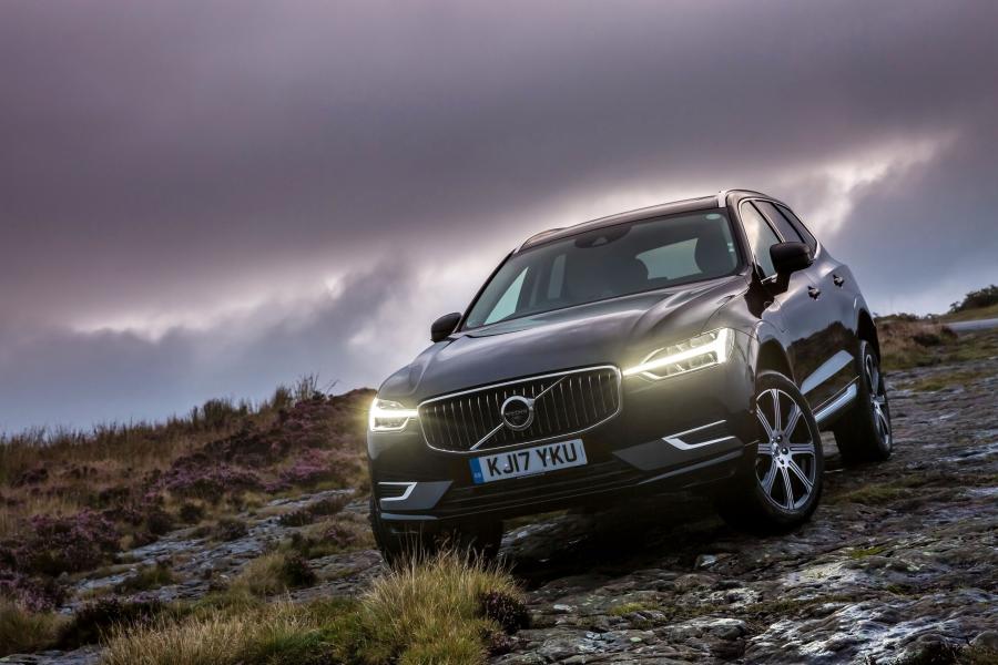  Volvo XC60 T8 Inscription 2017 года  (UK) (фото 15 из 40)